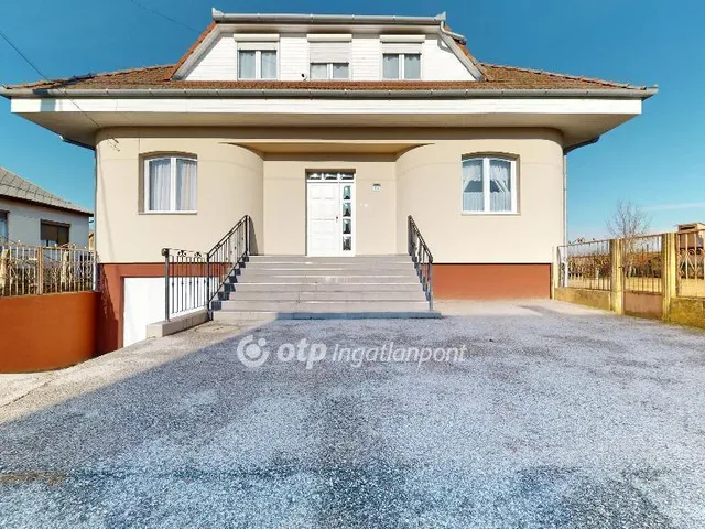 Eladó ház Kálmánháza 225 nm