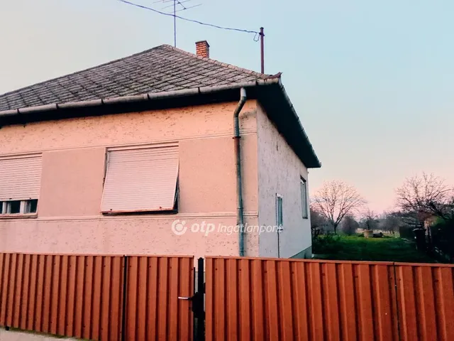 Eladó ház Kömörő 93 nm