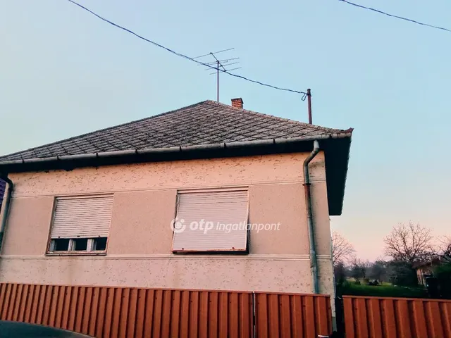 Eladó ház Kömörő 93 nm