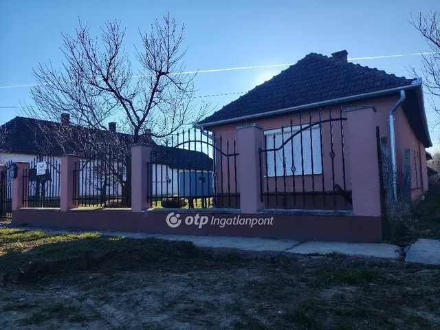 Eladó ház Kölcse 56 nm