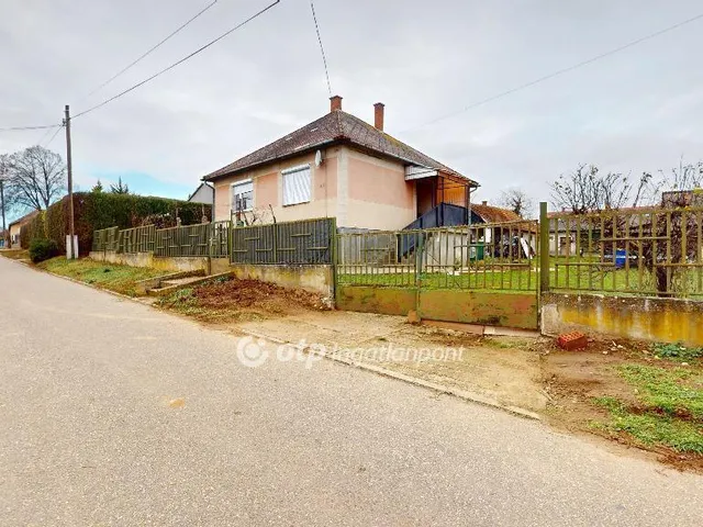 Eladó ház Tiszabercel 89 nm