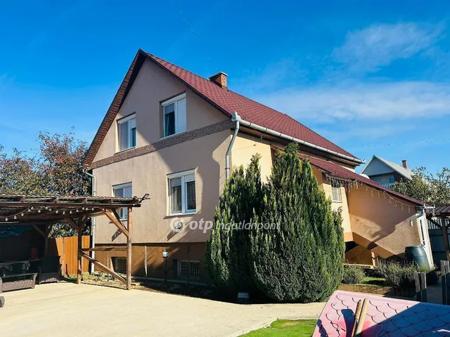 Eladó ház Ajak 130 nm