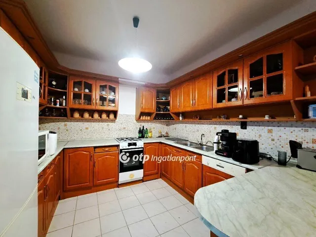 Eladó ház Levelek 220 nm