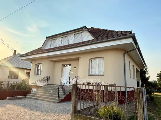 Eladó ház Kálmánháza 225 nm