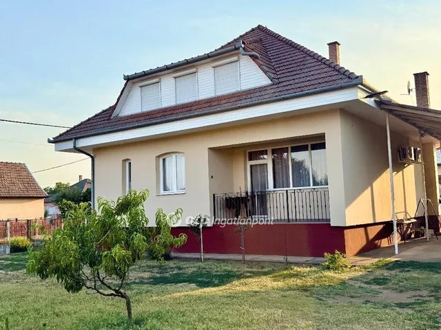 Eladó ház Kálmánháza 225 nm
