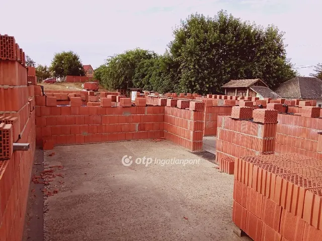 Eladó ház Hajdúsámson 246 nm