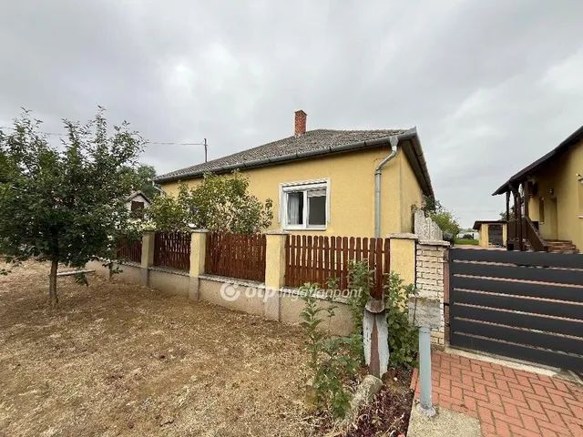 Eladó ház Kálmánháza 98 nm