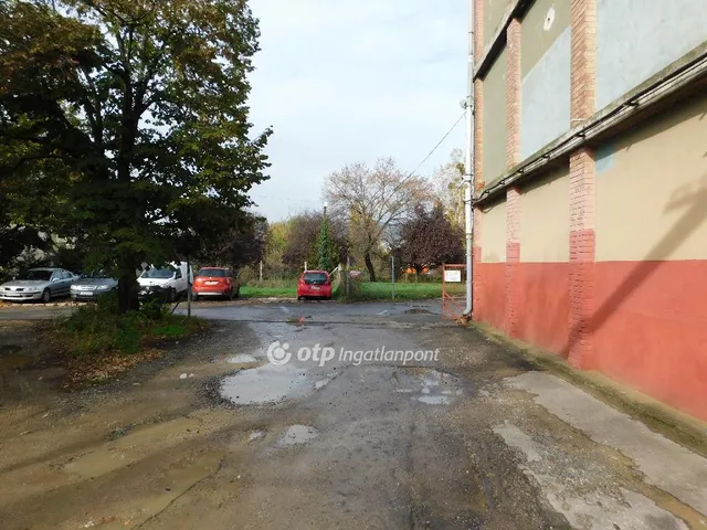 Kiadó kereskedelmi és ipari ingatlan Pécs 1000 nm