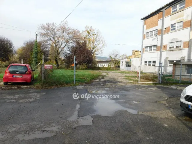 Kiadó kereskedelmi és ipari ingatlan Pécs 1000 nm