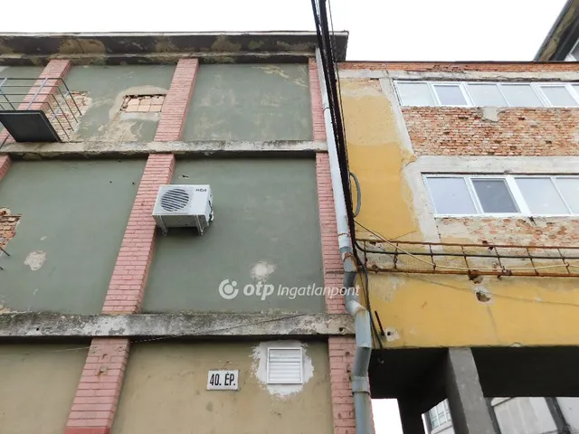 Kiadó kereskedelmi és ipari ingatlan Pécs 1000 nm