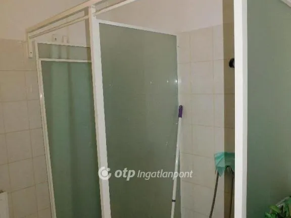 Kiadó kereskedelmi és ipari ingatlan Pécs 1000 nm