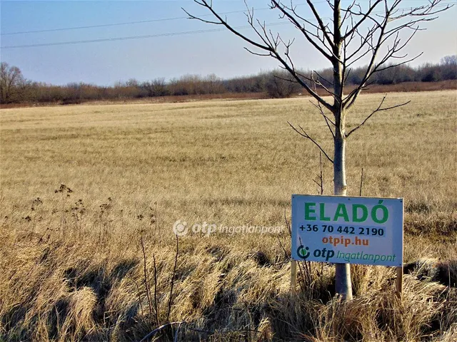 Eladó kereskedelmi és ipari ingatlan Balatonkeresztúr 29271 nm