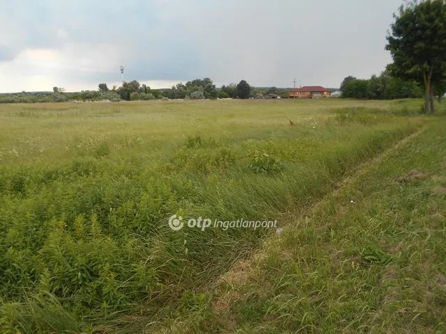 Eladó kereskedelmi és ipari ingatlan Balatonkeresztúr 29271 nm