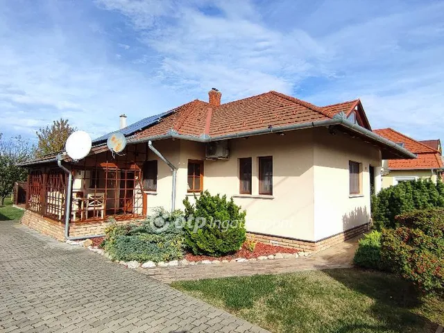Eladó ház Balatonberény 231 nm