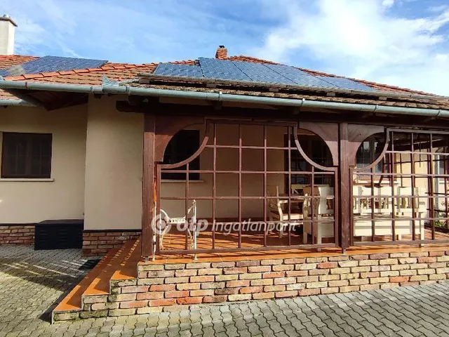 Eladó ház Balatonberény 231 nm