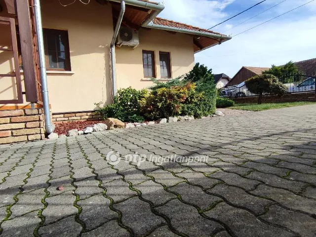Eladó ház Balatonberény 231 nm