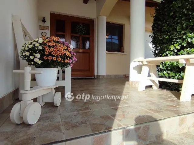 Eladó ház Balatonberény 231 nm