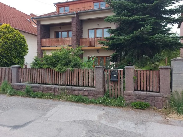 Eladó ház Pécs, Mecsekoldal 260 nm