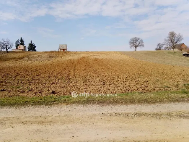 Eladó telek Egerág 2499 nm