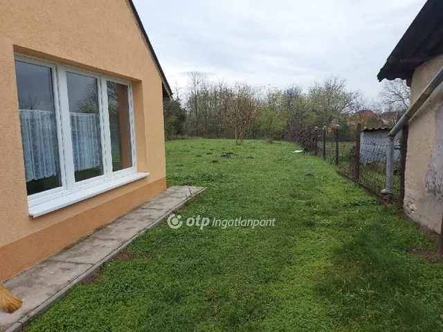 Eladó kereskedelmi és ipari ingatlan Dávod 250 nm