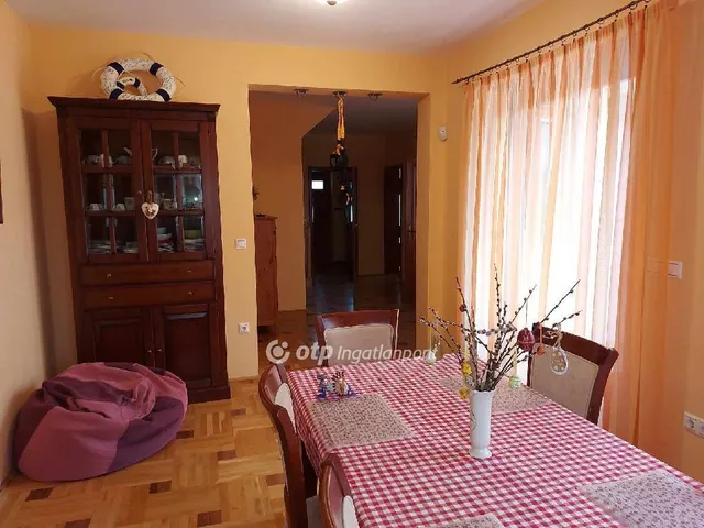 Eladó ház Szajk 136 nm