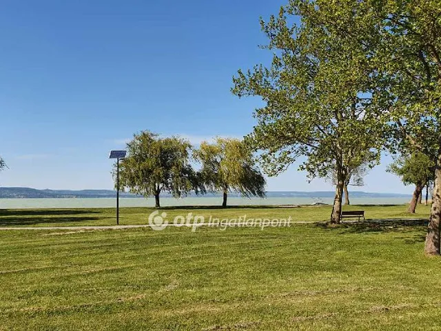 Eladó kereskedelmi és ipari ingatlan Balatonlelle 3125 nm