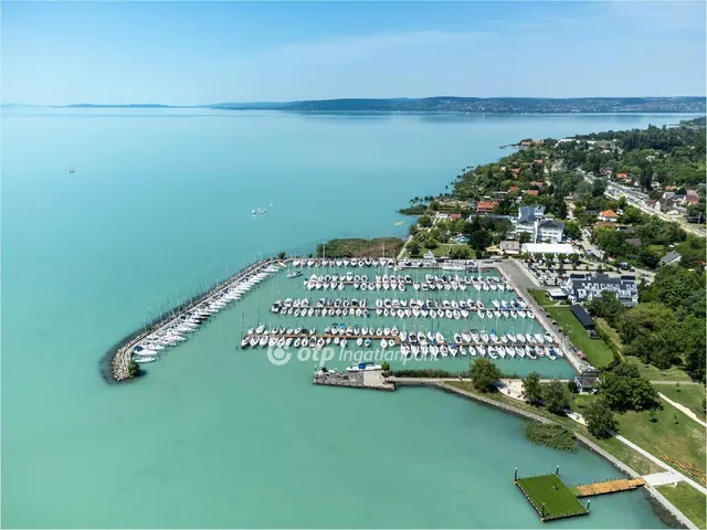 Eladó lakás Balatonkenese 119 nm