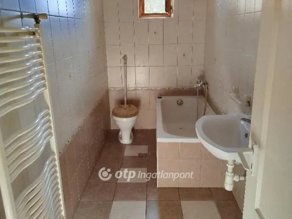 Eladó ház Komló 120 nm