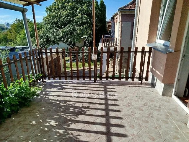 Eladó ház Komló 120 nm