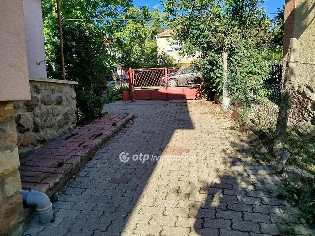 Eladó ház Komló 120 nm