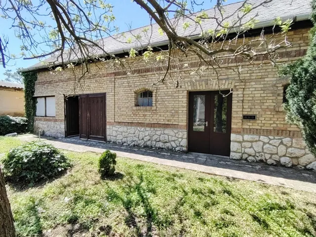 Eladó ház Pogány 250 nm