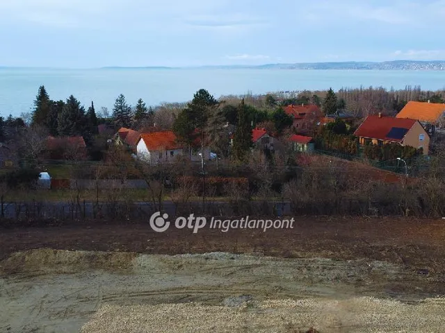 Eladó telek Balatonakarattya 2736 nm