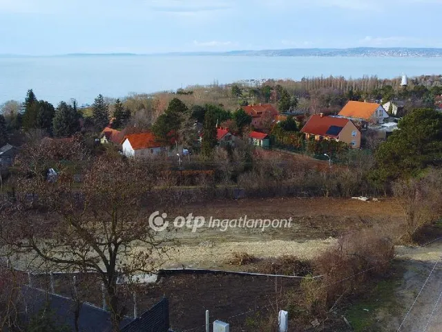 Eladó telek Balatonakarattya 2736 nm