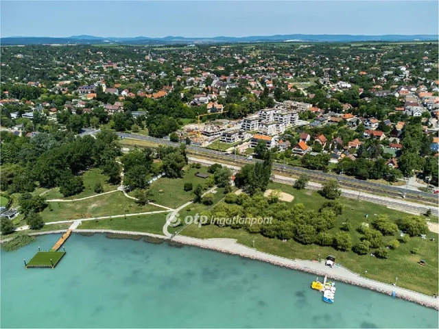 Eladó lakás Balatonkenese 168 nm