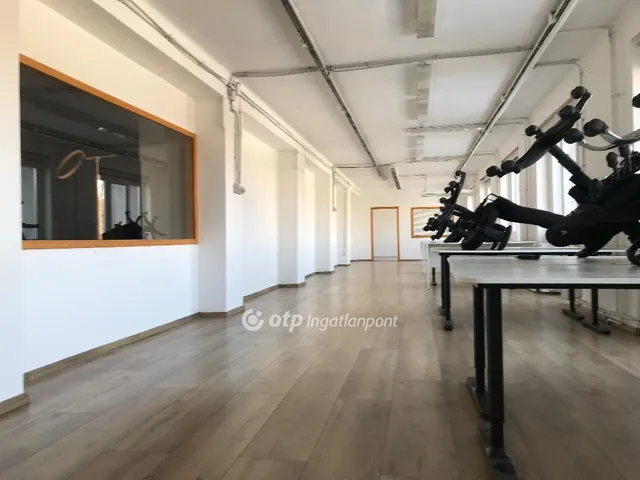 Kiadó kereskedelmi és ipari ingatlan Komló 3000 nm