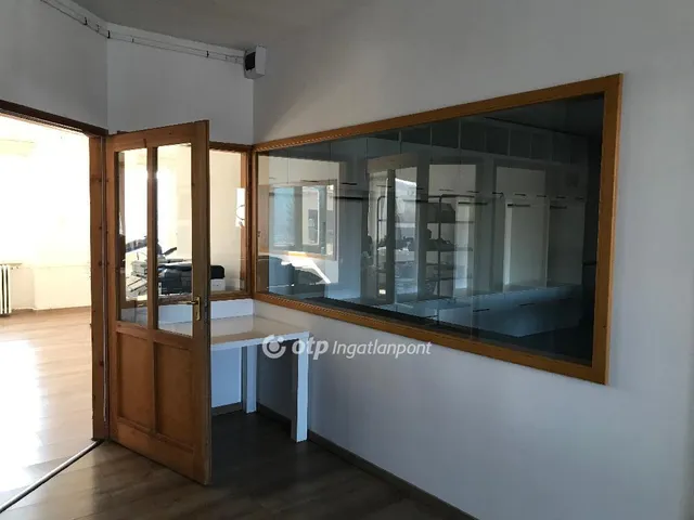 Kiadó kereskedelmi és ipari ingatlan Komló 3000 nm