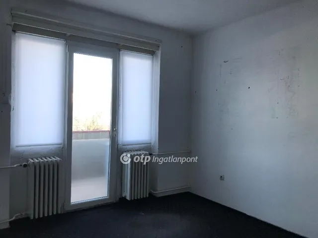 Kiadó kereskedelmi és ipari ingatlan Komló 3000 nm