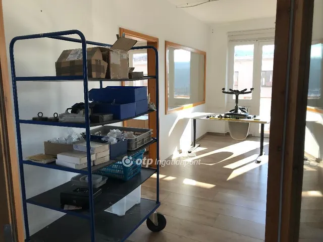 Kiadó kereskedelmi és ipari ingatlan Komló 3000 nm