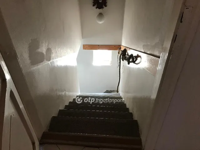 Kiadó kereskedelmi és ipari ingatlan Komló 342 nm