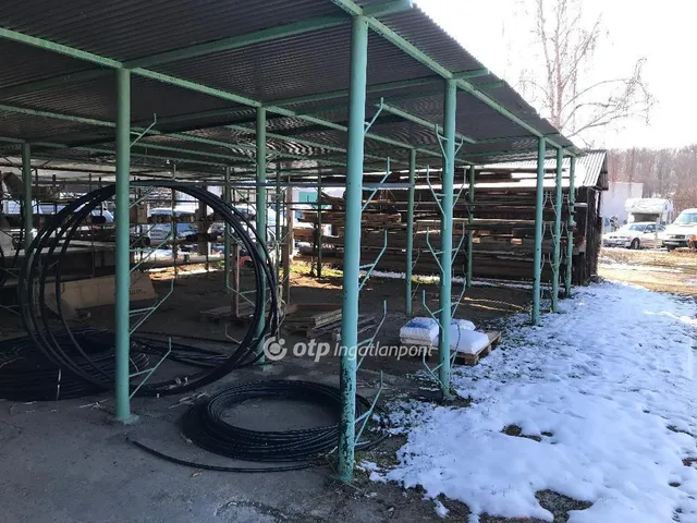 Kiadó kereskedelmi és ipari ingatlan Komló 342 nm