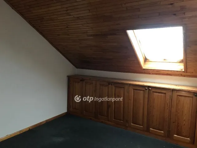 Kiadó kereskedelmi és ipari ingatlan Komló 342 nm