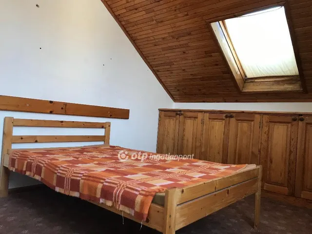 Kiadó kereskedelmi és ipari ingatlan Komló 342 nm