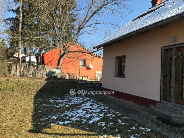 Eladó üdülő és hétvégi ház Komló 240 nm