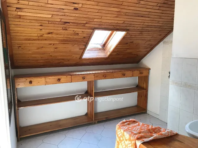 Eladó kereskedelmi és ipari ingatlan Komló 343 nm