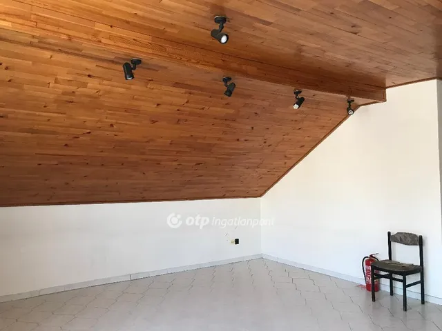 Eladó kereskedelmi és ipari ingatlan Komló 343 nm