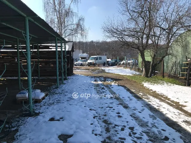 Eladó kereskedelmi és ipari ingatlan Komló 343 nm