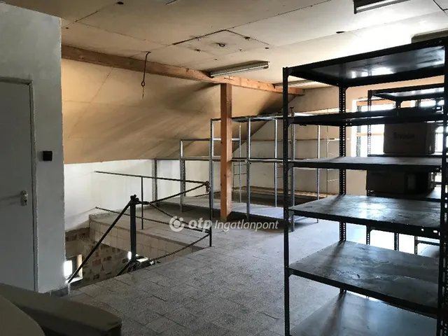 Eladó kereskedelmi és ipari ingatlan Komló 343 nm