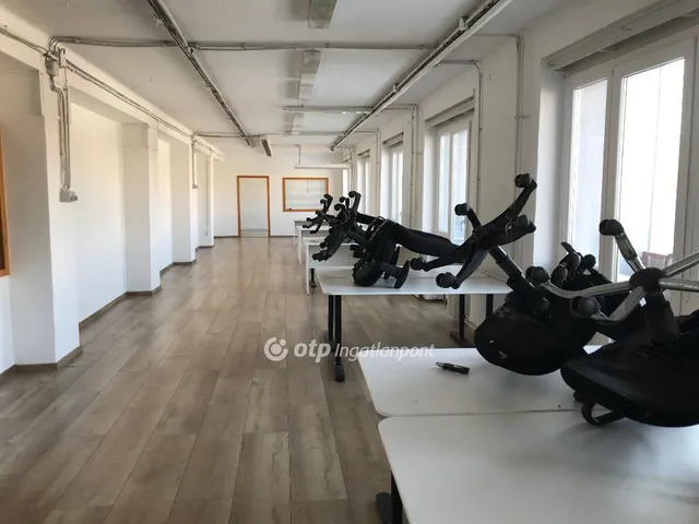 Eladó kereskedelmi és ipari ingatlan Komló 4000 nm