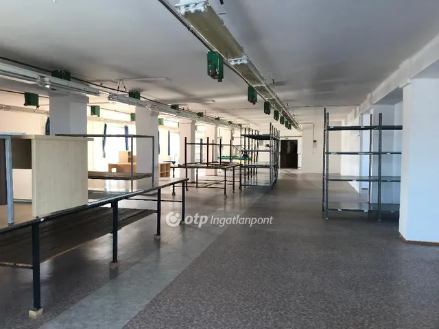 Eladó kereskedelmi és ipari ingatlan Komló 4000 nm