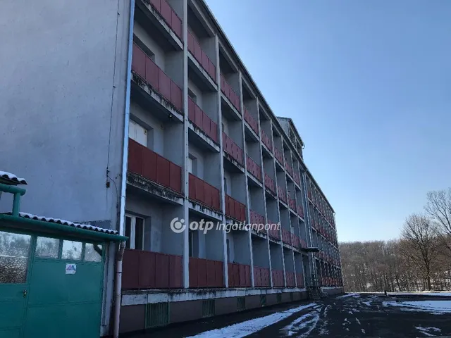 Eladó kereskedelmi és ipari ingatlan Komló 4000 nm